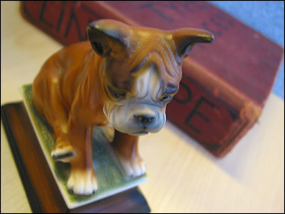 Ceramic dog guarding vintage Linotype specimen book. 19 November 2002. Copyright © 2002 Grant Hutchinson
